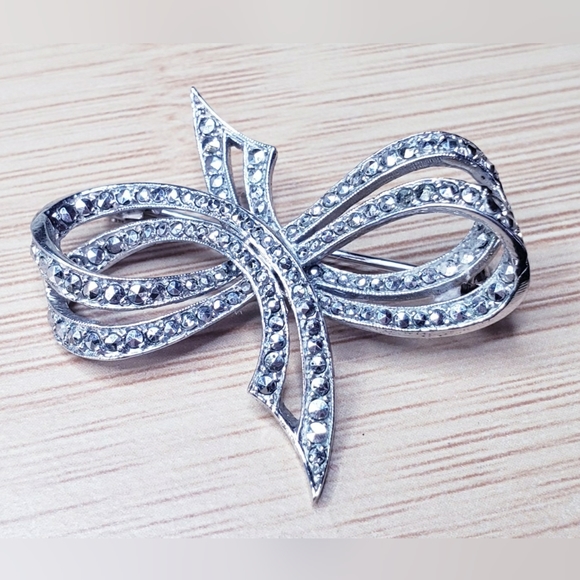 Sterling Silver Sculptured Macarsite Ribbon  Brooch Pin - Picture 4 of 4